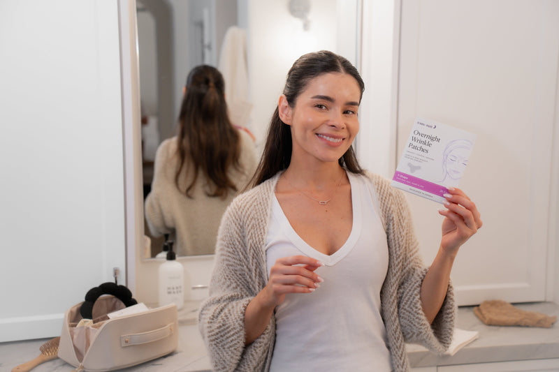 Smiling woman holding a Toute Nuit pack at home